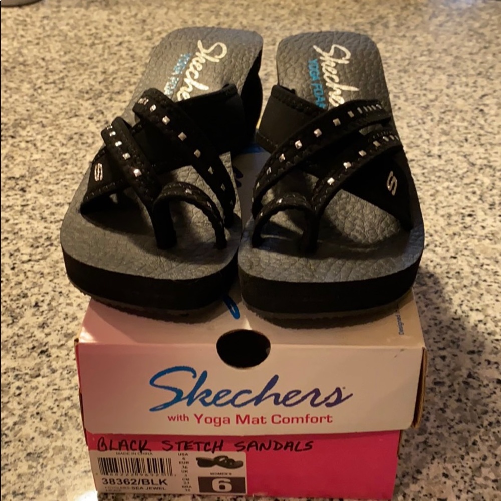 Skechers women’s Yoga Mat heeled sandals